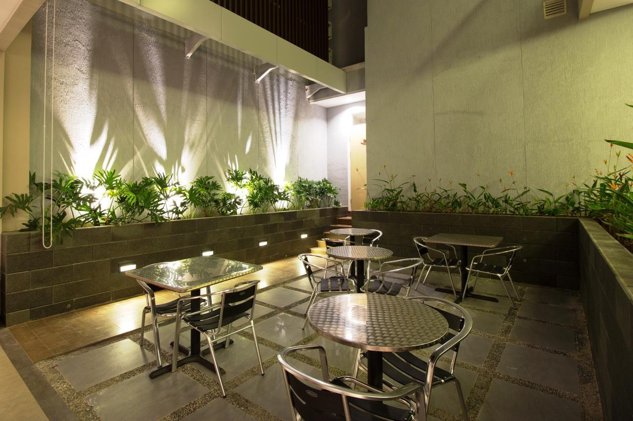 Vinotel Cirebon Exterior photo
